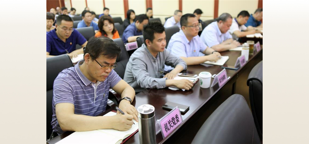 　按照党中央和市委的部署安排，6月6日下午，市应急管理局召开“不忘初心、牢记使命” 主题教育动员部署会。深入学习贯彻习近平总书记重要讲话精神，传达贯彻市委关于“不忘初心、牢记使命”主题教育的决策部署。