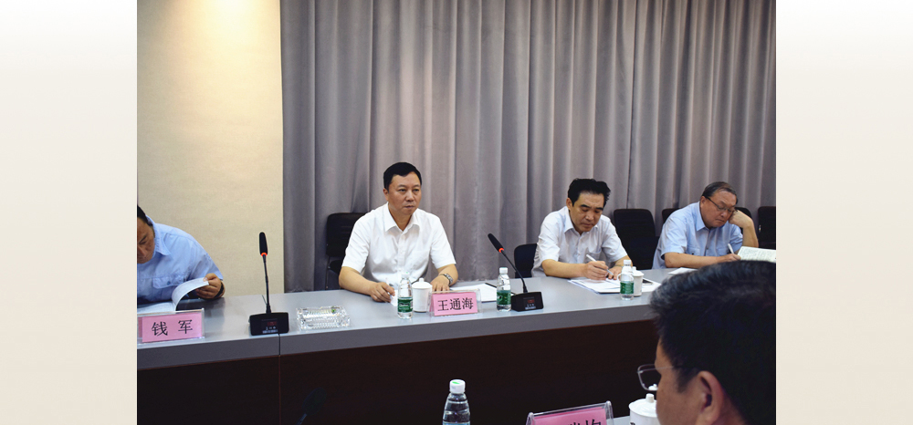 7月2日下午，市应急管理局主要负责同志带队，深入天津市鸿远电气股份有限公司，开展“不忘初心、牢记使命”专题调研，了解企业生产经营及相关产品在安全生产、应急管理领域应用情况，认真听取意见建议。
