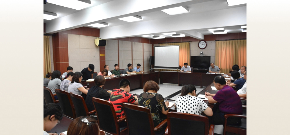 　　按照主题教育活动要求，7月5日，杨荣山同志为局办公室、新闻宣传处、宣教中心、安研中心支部全体党员进行“不忘初心 牢记使命 做好当前应急管理工作”党课教育。