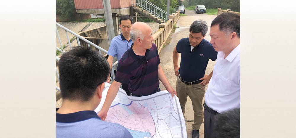 8月5日，市政府副秘书长、市应急局局长、市防办主任王通海同志率队检查静海区蓄滞洪区防汛准备工作。检查组实地察看了东淀蓄滞洪区清北分洪口门、贾口洼蓄滞洪区锅底分洪闸运行管理情况。