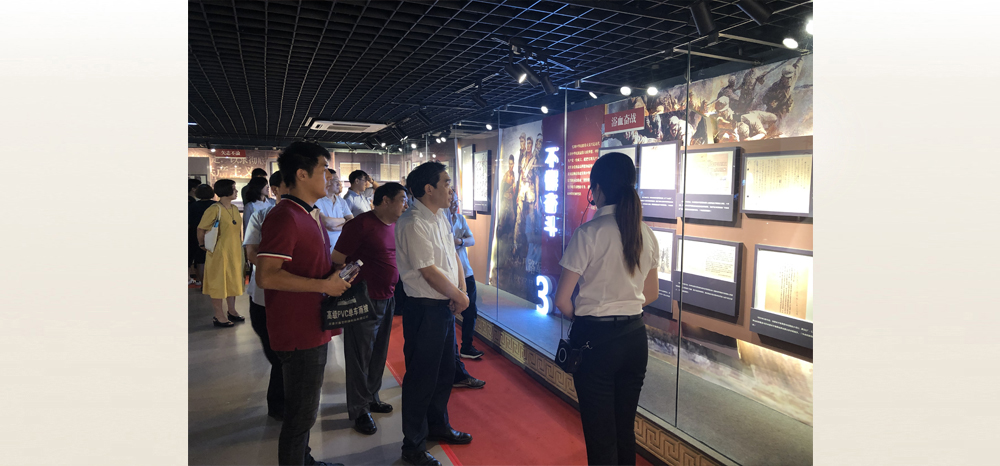 8月8日，为推动“不忘初心、牢记使命”主题教育扎实开展，进一步加强革命传统教育和优良作风养成，“守初心、担使命、找差距、抓落实”市应急管理局组织全体党员参观“不忘初心、牢记使命”主题教育档案文献展。